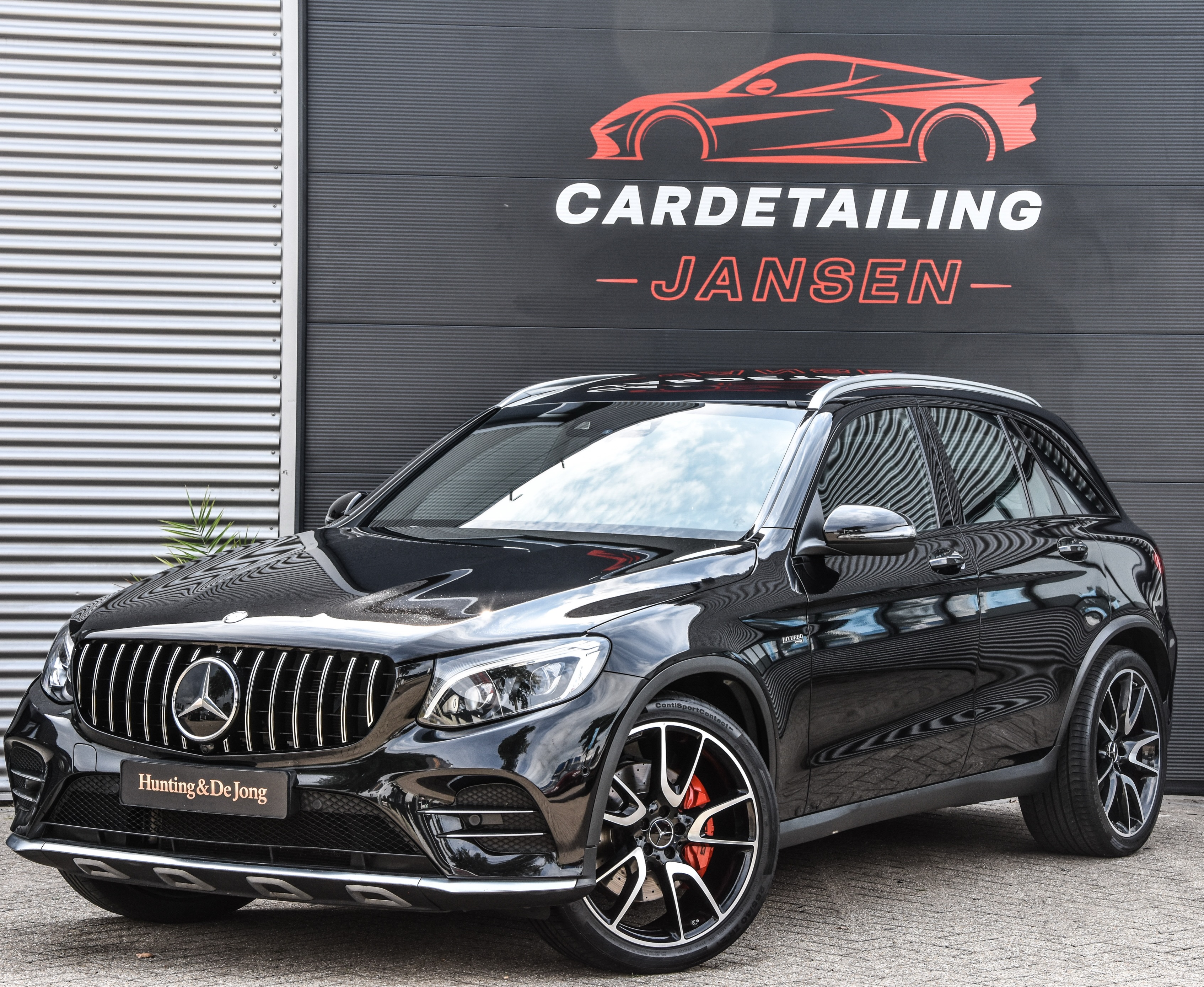 Mercedes — afgeleverd met diepe glans